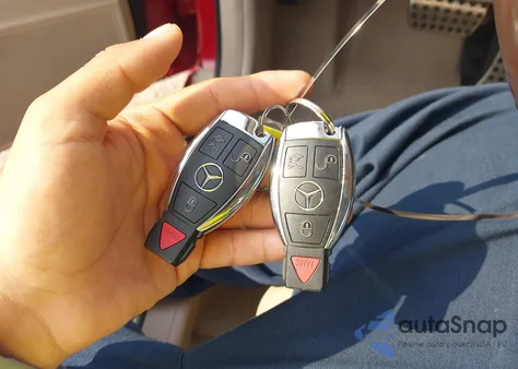 2014 Mercedes-Benz E 350 z USA, uszkodzony, nr VIN WDDKK5KF9EF262031